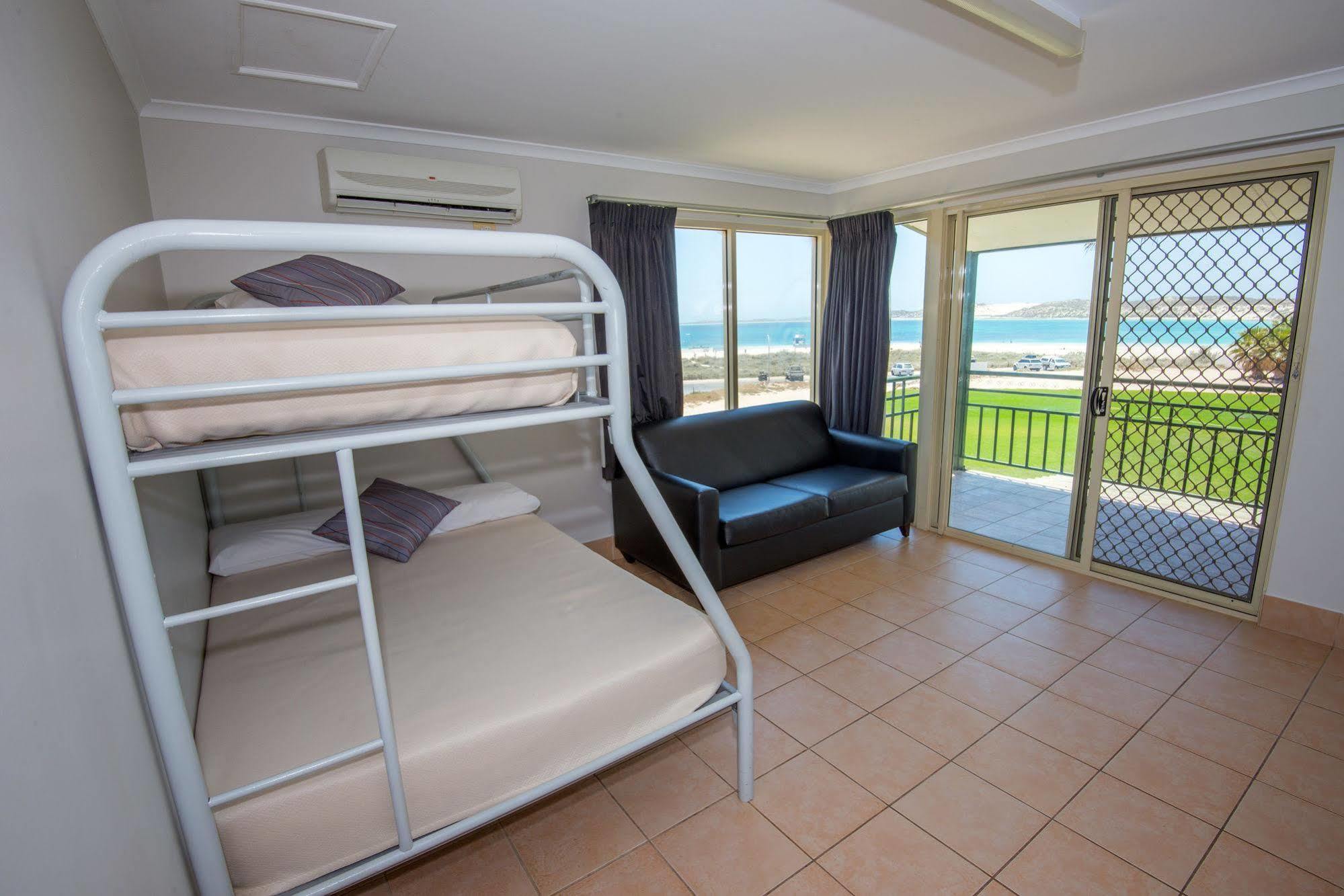 Ningaloo Reef Resort Корал-Бэй Экстерьер фото